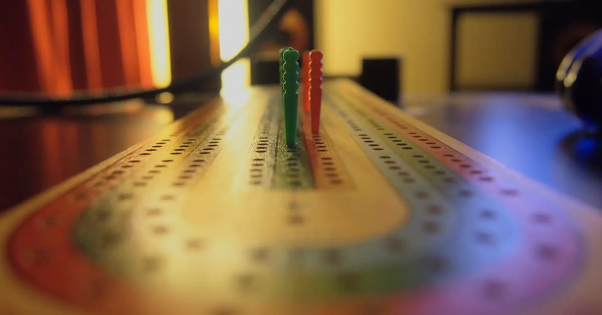 Cribbage board with 2 pegs in it